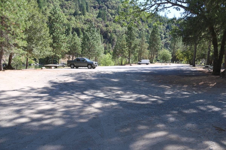 Almeda Park in Oregon - parking for boat launch on the Rogue River