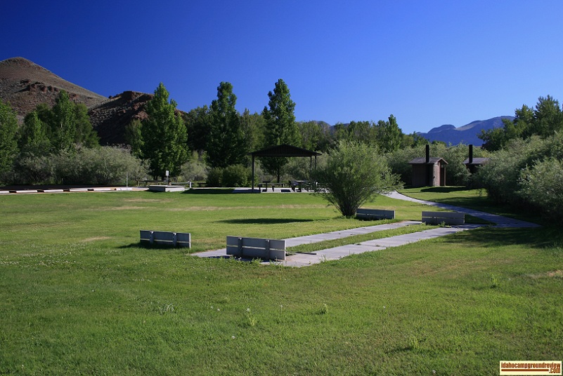 Cottonwood Recreation Site has a very nice picnic area.