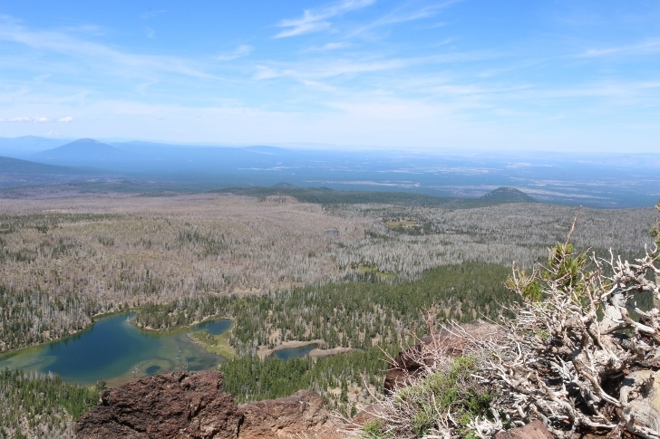 A picture of Little Three Creek Lake from a viewpoint on Tam McArthur Rim.