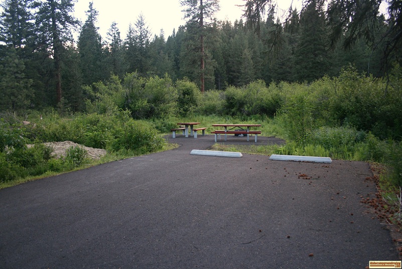 Double camping site in Evergreen Campground along the weiser river trail