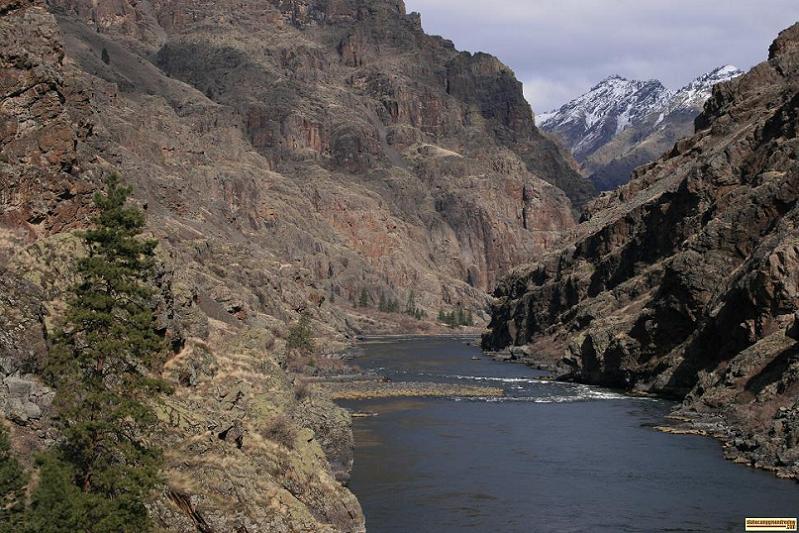 The Snake River disappears into Hells Canyon