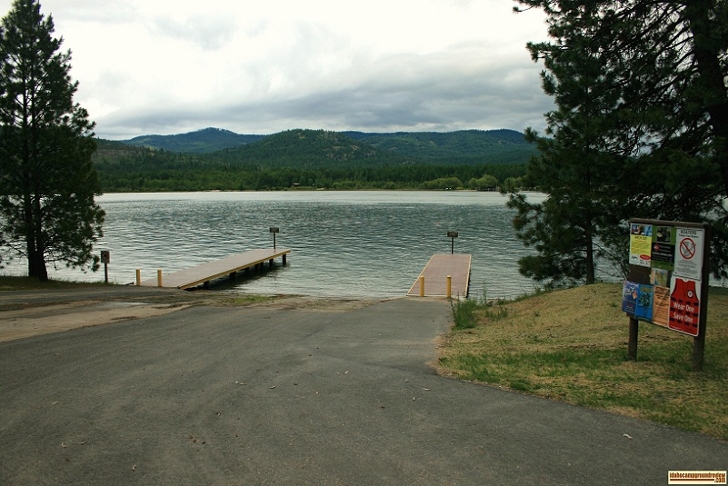 Riley Creek Recreation Area has a wonderful boat ramp and dock. There is also plenty of parking.