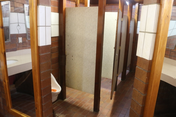 Camping at Eugene T Mahoney State Park in Nebraska