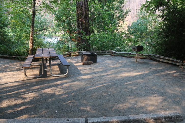 A guide to camping at Susan Creek Recreation Site on the beautiful North Umpqua River.