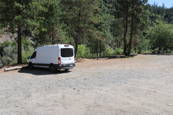 Almeda Park in Oregon - parking by the rogue River