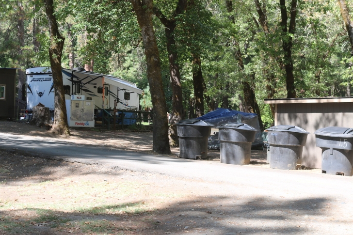 Almeda Park in Oregon - garbage 