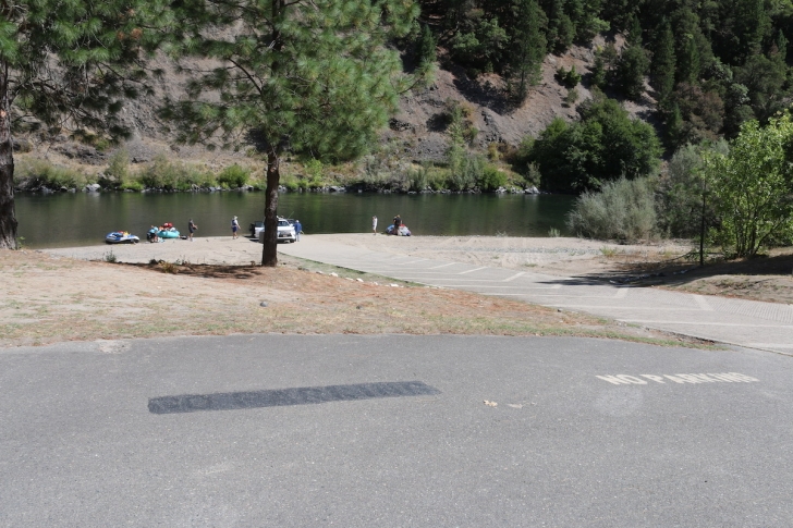 Almeda Park in Oregon - boat launch on the Rogue River