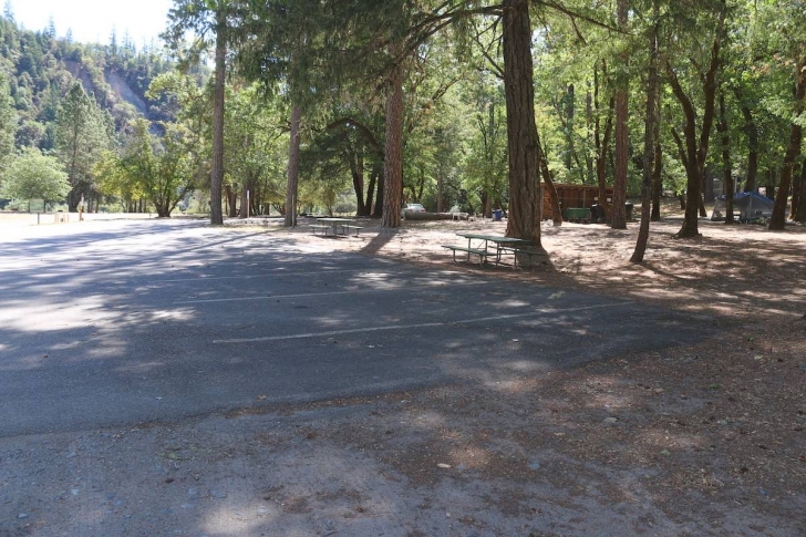 Almeda Park in Oregon - picnic area