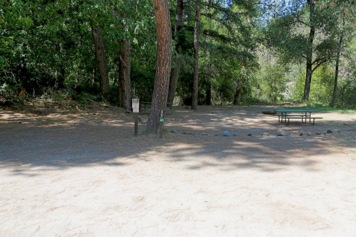 Almeda Park in Oregon - campsite 6 is a group site for up to 12 persons