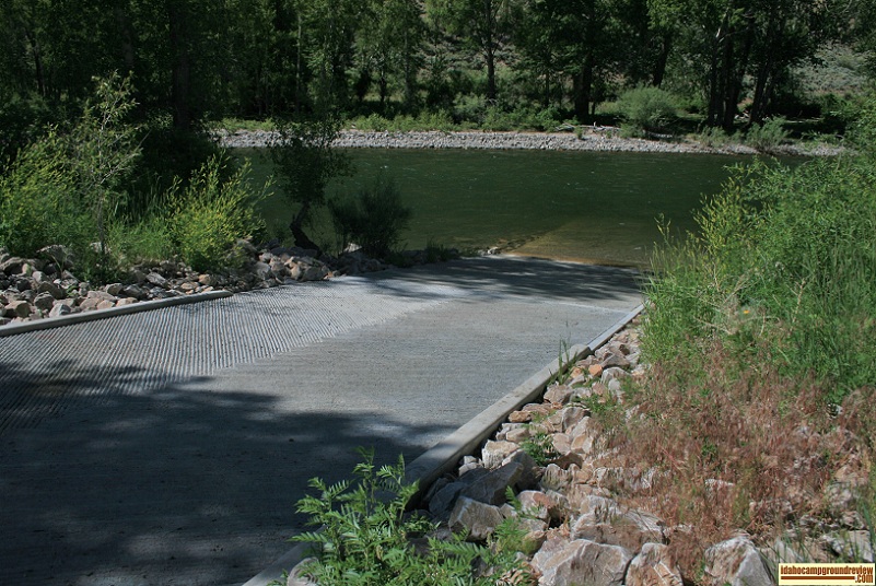 Bayhorse Recreation Site has a boat ramp to access the Salmon River.