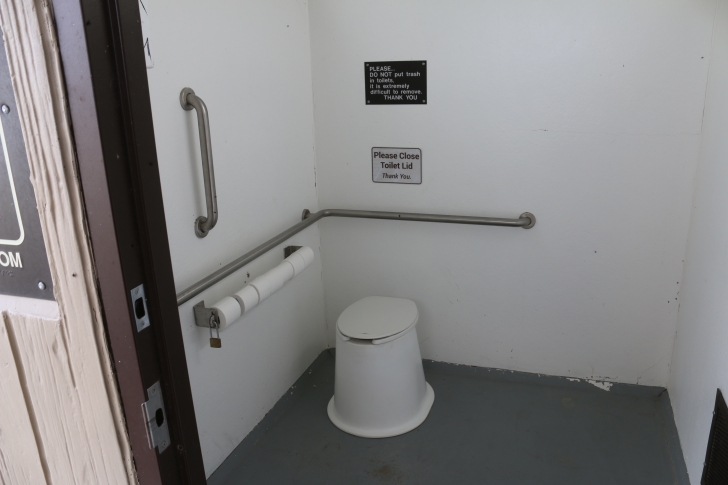 A guide to camping at Chickahominy Recreation Site - Oregon