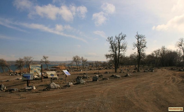 picture of view at entrance to cottonwood park campground