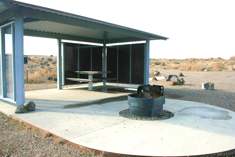 picture of camp sites in cove recreation site campground near bruneau idaho