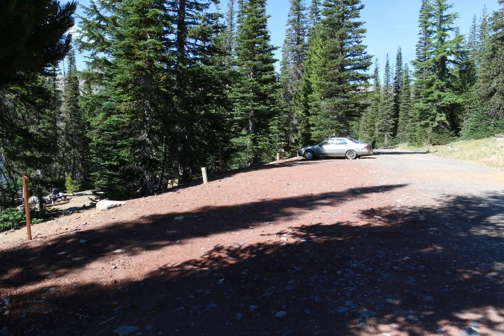 A picture of the parking for the campsites 7 and above in Oregons Driftwood Campground.