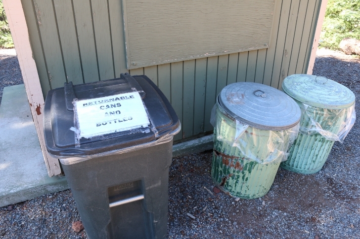 A picture of the garbage cans and recycle bin in Oregons Driftwood Campground.