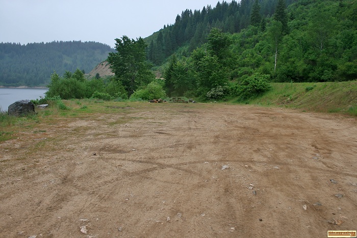 you can park you boat trailor here while you're camping in Evans Creek Campground.