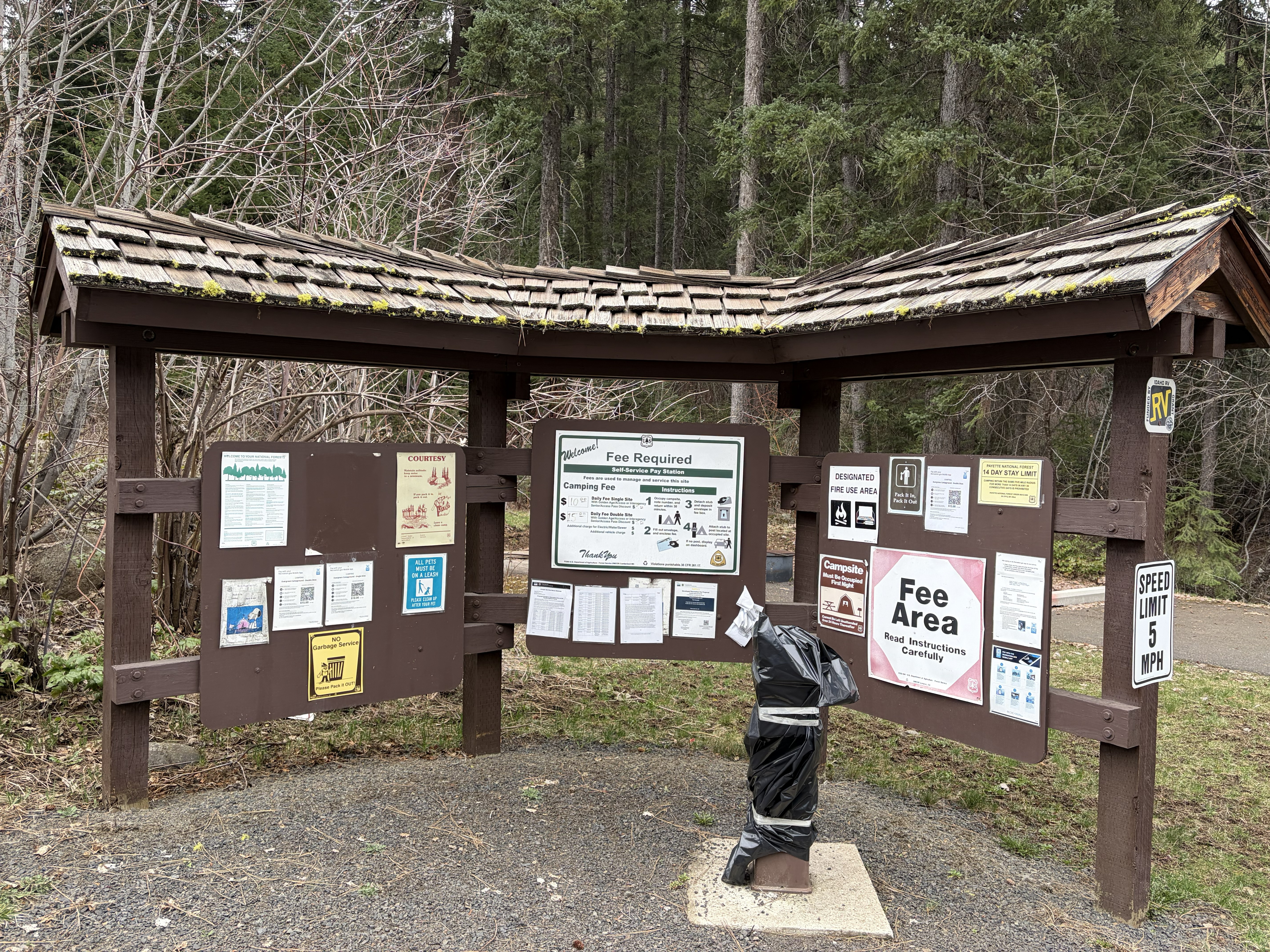 Evergreen Campground signs and info