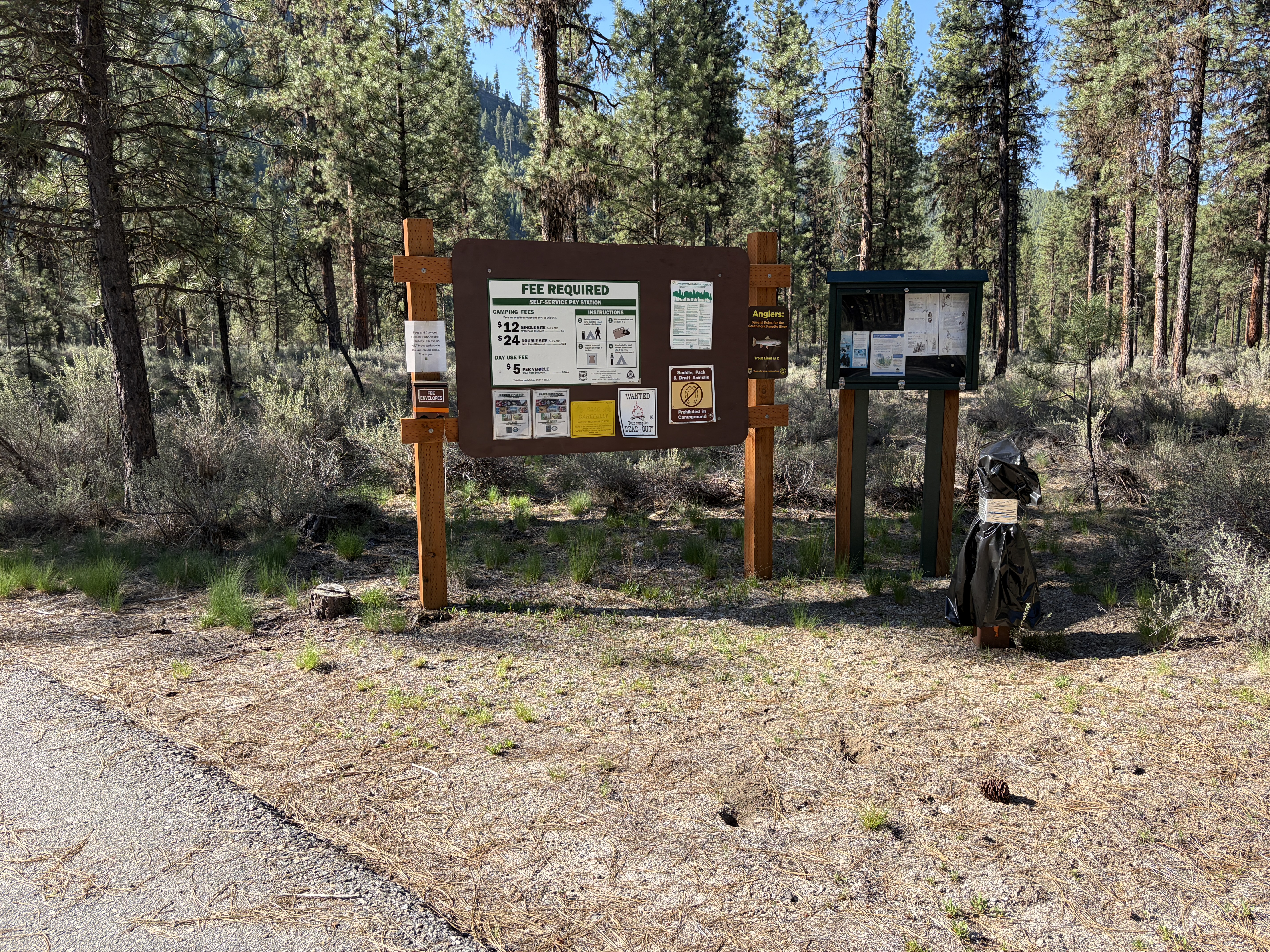 Helende Campground - Signs & Info