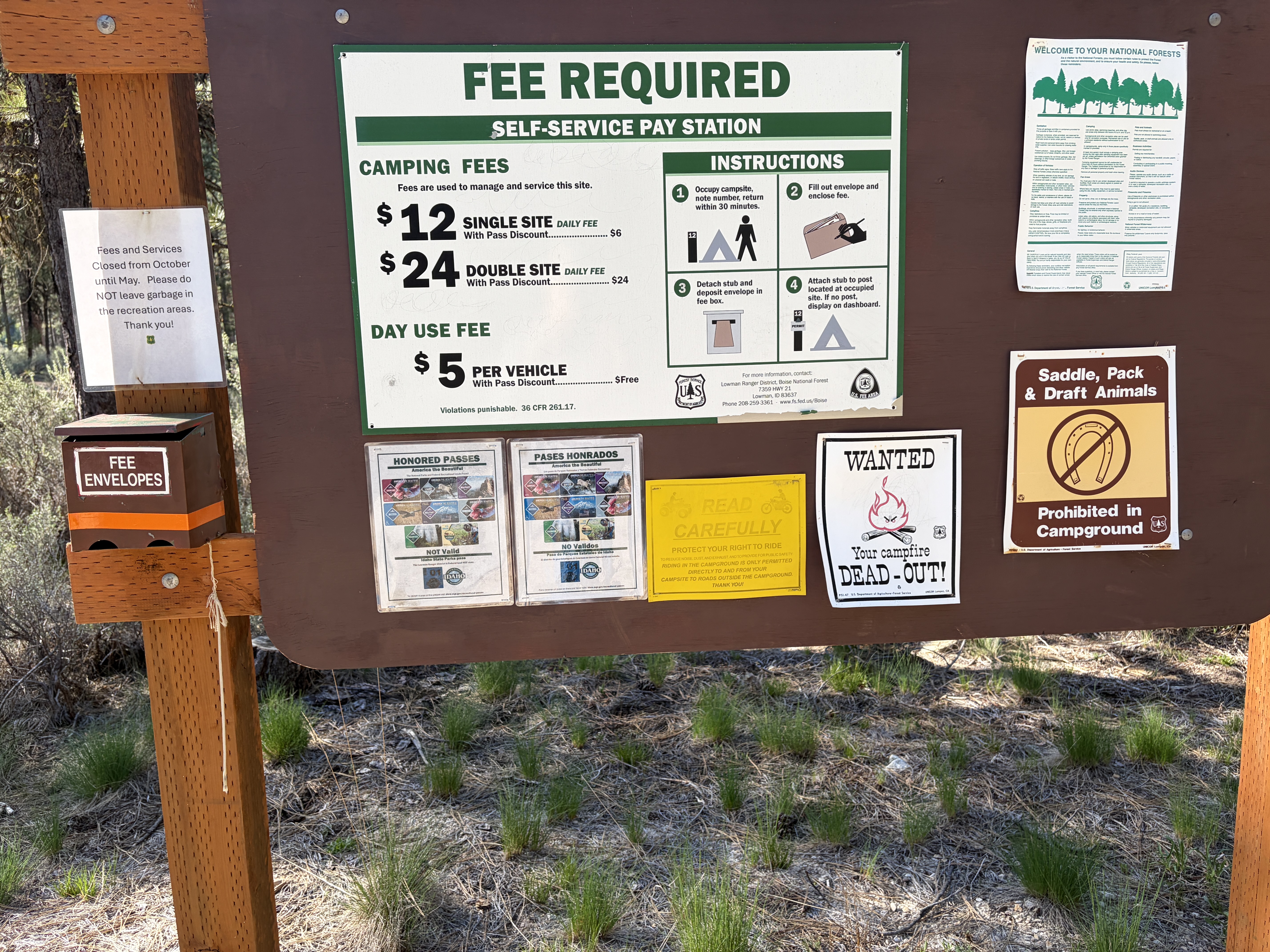 Helende Campground - Signs & Info