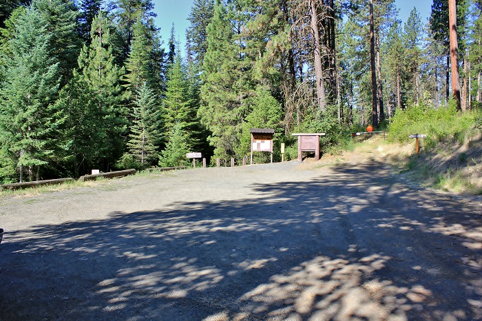 This is the trailhead for several trails.