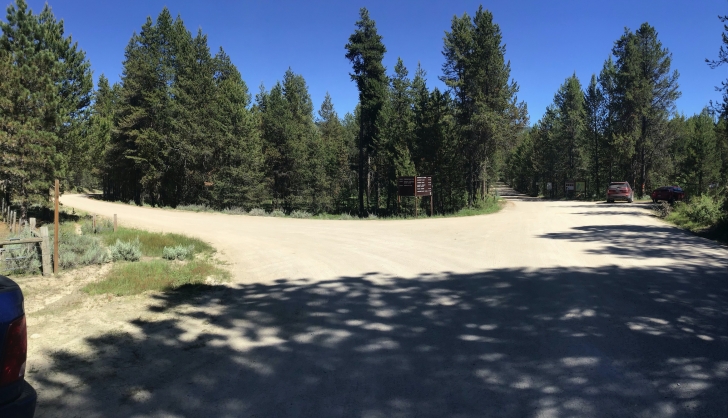 As you arrive at Horsethief Reservoir Campground you will find this intersection. To the left you will find Horsethief Creek and Trout Landing loops and a fishing access point. 