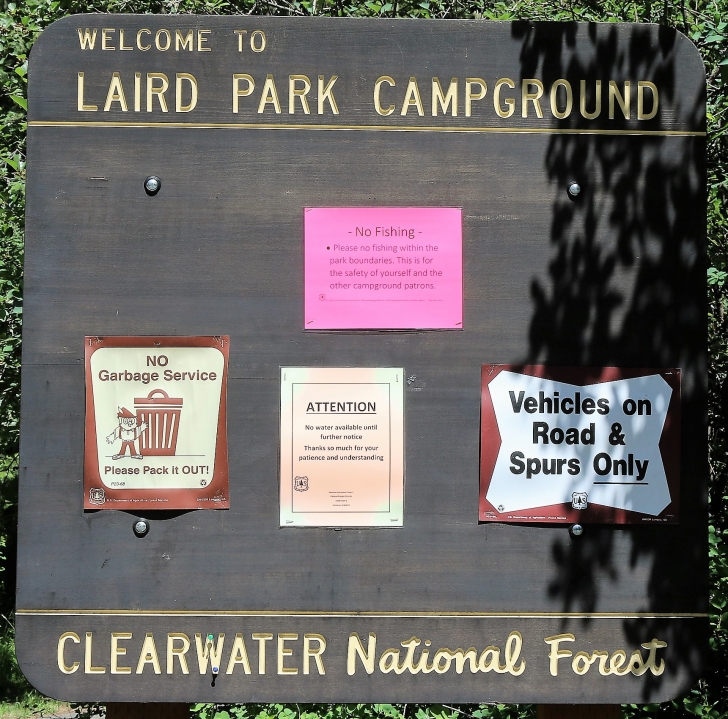 A picture of the welcome to Laird Park sign board.