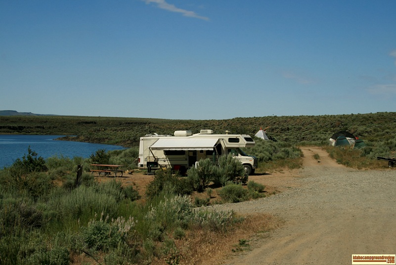 Moonstone Access campsites on the Magic Reservoir.