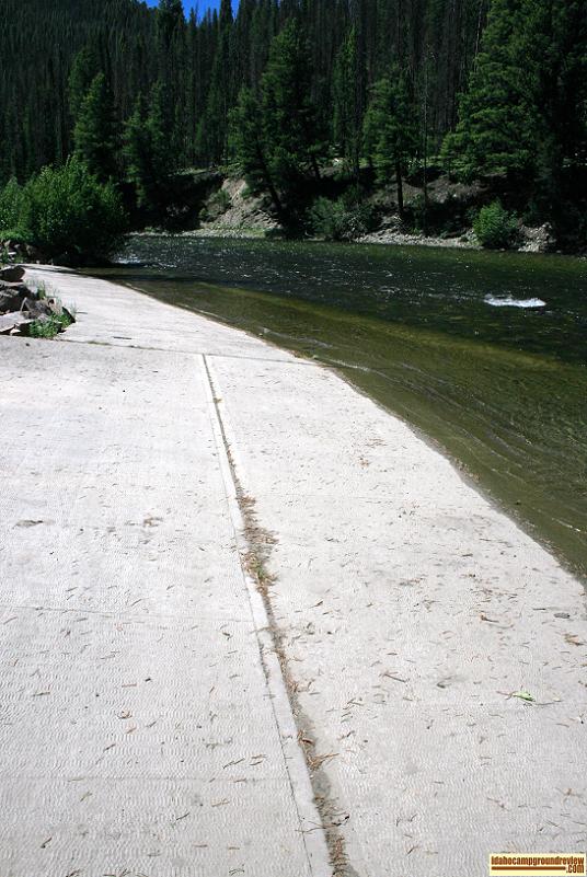 This boat ramp has an extended water front area.