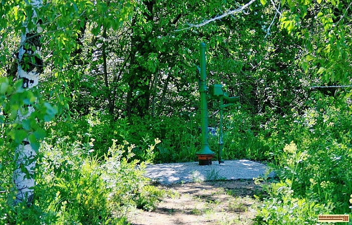 This hand pump equipped well is the source of water at Pioneer Campground.