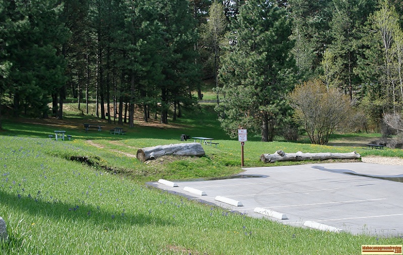 Ridgeview Campground picnic area