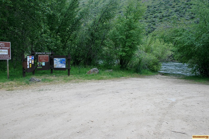 As you can see there is a river access point here.