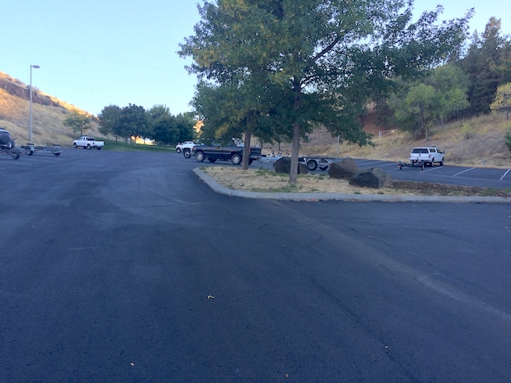 A picture of the parking area for you boat trailer in Woodhead Park.