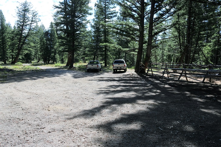 A picture of the trail to Hanson Lakes