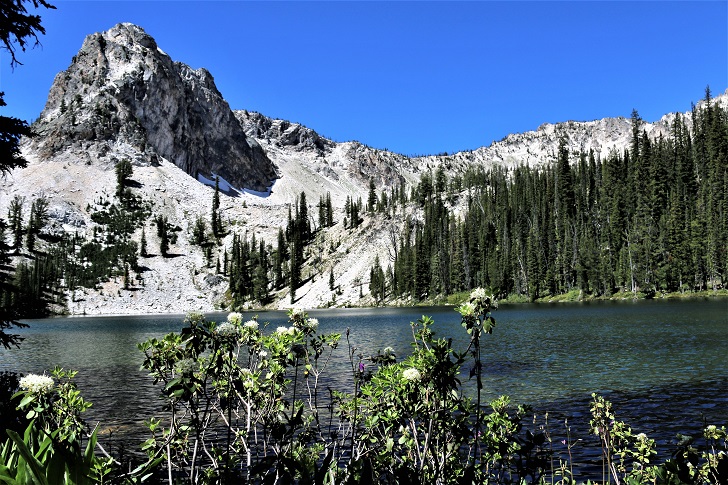 A picture of the lower Hanson Lake.