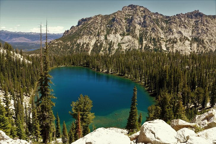 A picture of the lower Hanson Lake with Mount McGowen beyond.