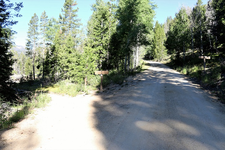 A picture of the trail to Hanson Lakes
