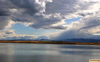 picture of lake lowell in the fall near nampa idaho