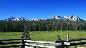Veiew of Sawtooth Mountains from Park Creek Overlook.