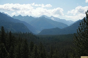 picture of grand jean area near staley idaho with the sawtooth moiuntains in the background