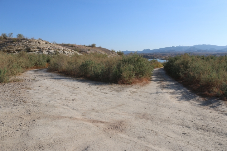 Free camping on Eight Mile Road at Lake Meade in Nevada
